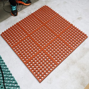 High quality perforated Natural rubber drainage mat for decks