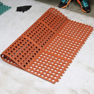 High  quality compression resistantance SBR rubber ring mattress rubber flooring mat for grass protection